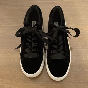 Steve Madden Bertie-V Black Velvet Platform Sneakers